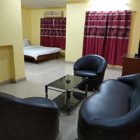 Hotel Relax Calcutta Extérieur photo