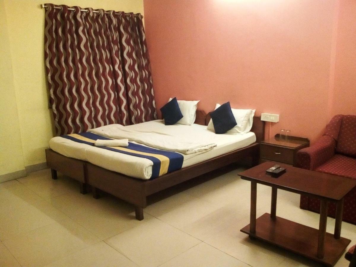 Hotel Relax Calcutta Extérieur photo