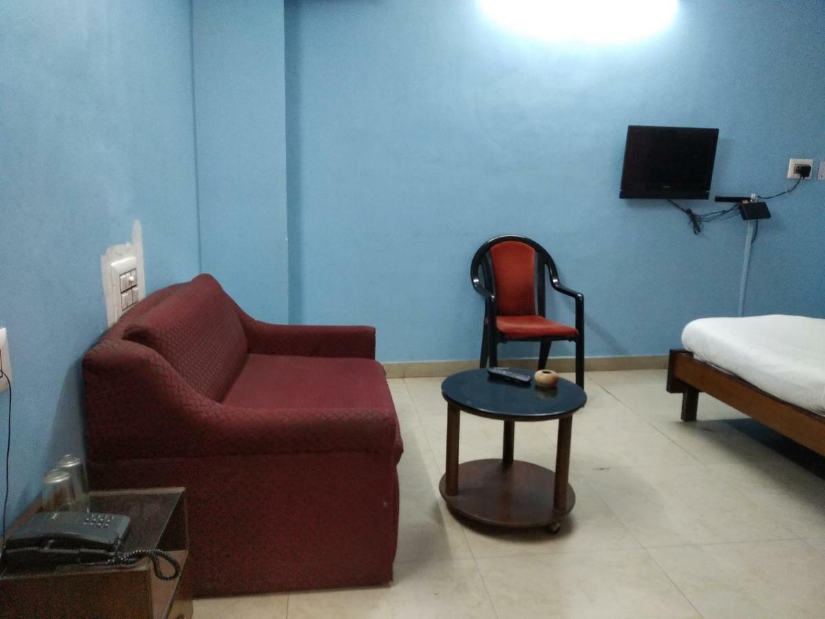 Hotel Relax Calcutta Extérieur photo